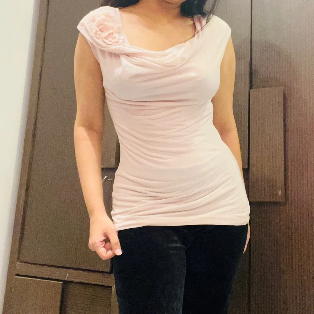 H&M light pink flower detailing top - Picture 5 of 8